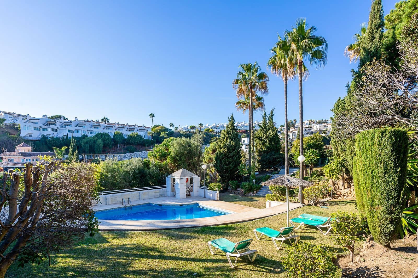 4 soveværelse Byhus til salg i Calahonda med swimmingpool garage - € 545.000 (Ref: 8176283)