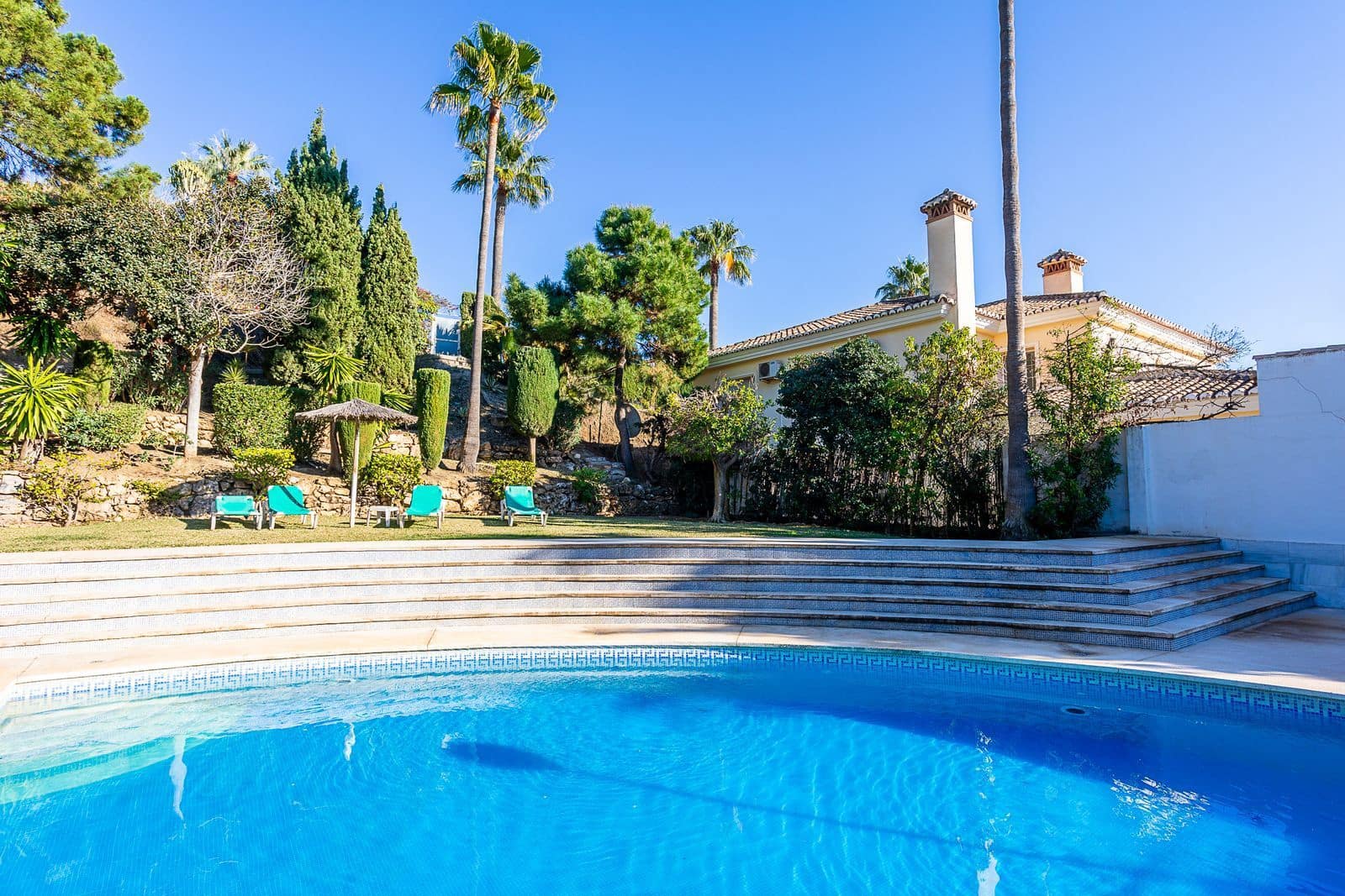 4 soveværelse Byhus til salg i Calahonda med swimmingpool garage - € 545.000 (Ref: 8176283)