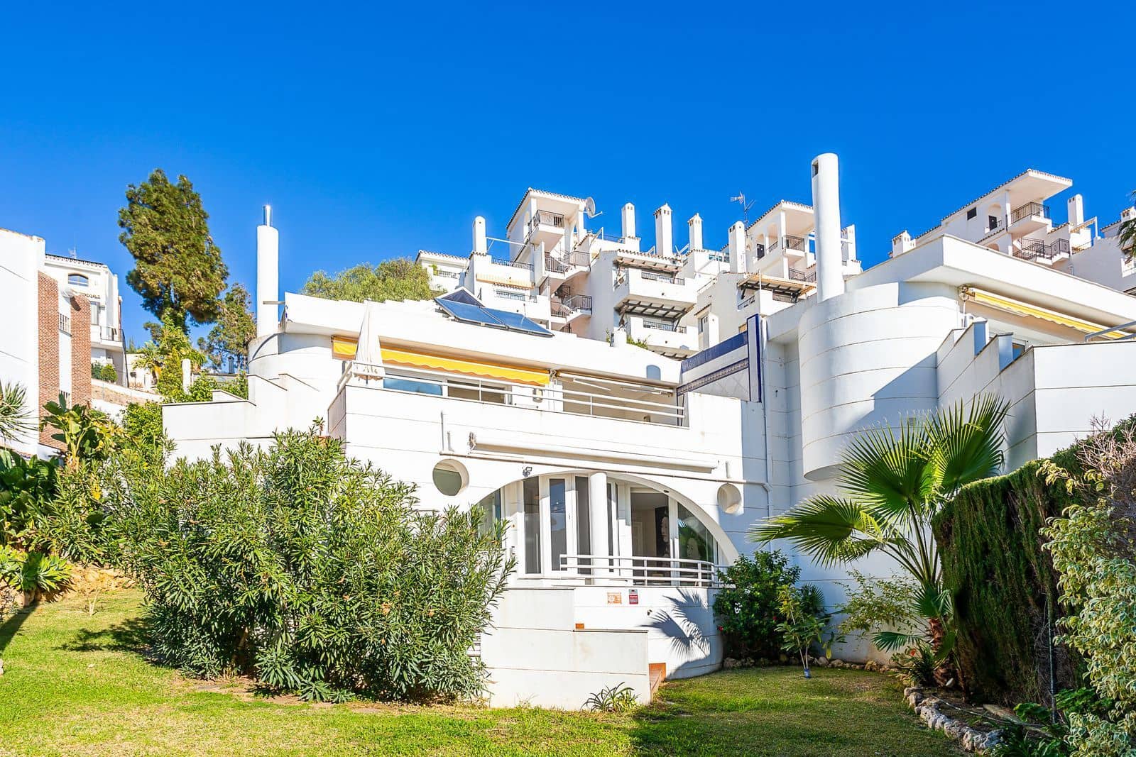 4 soveværelse Byhus til salg i Calahonda med swimmingpool garage - € 545.000 (Ref: 8176283)