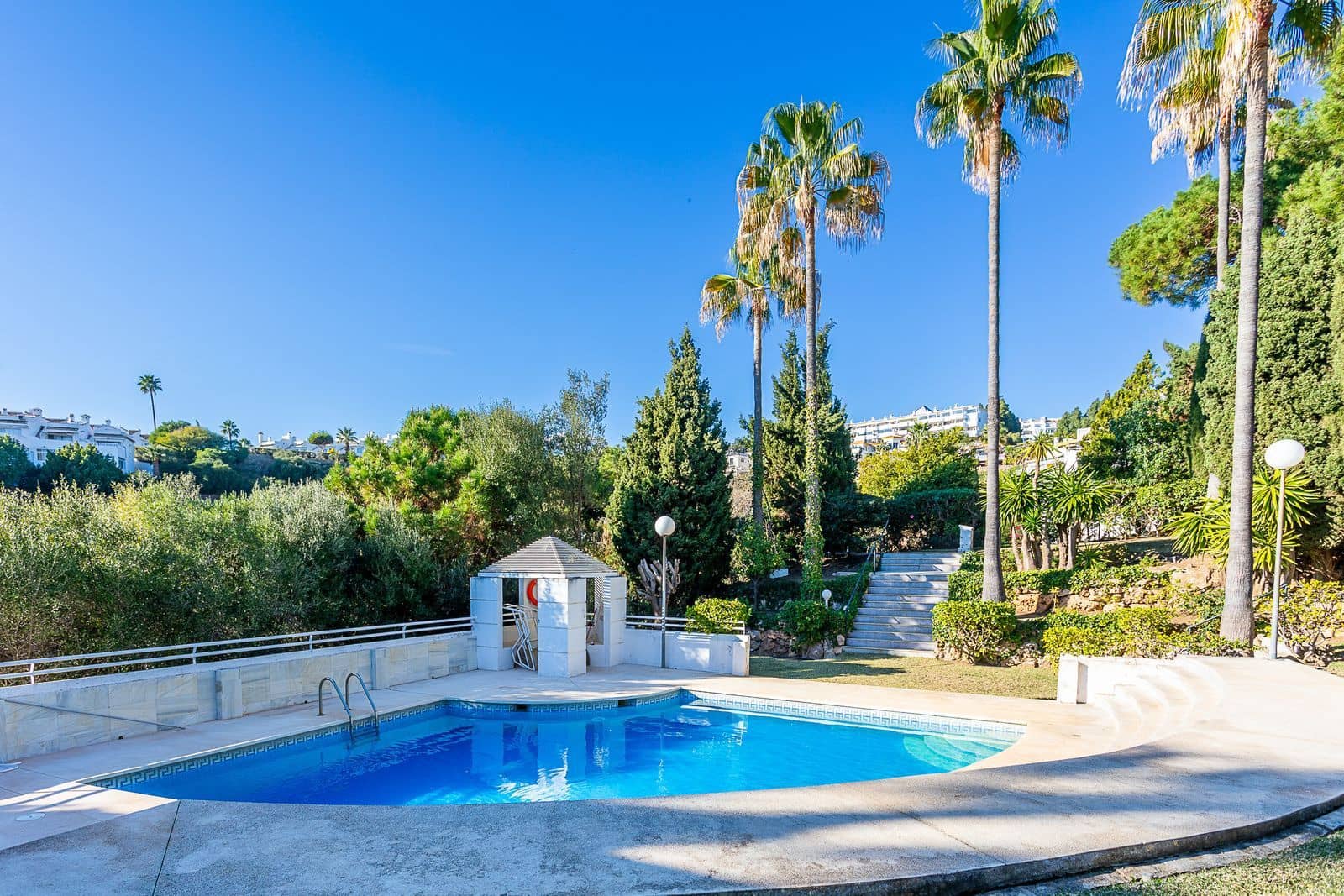 4 soveværelse Byhus til salg i Calahonda med swimmingpool garage - € 545.000 (Ref: 8176283)