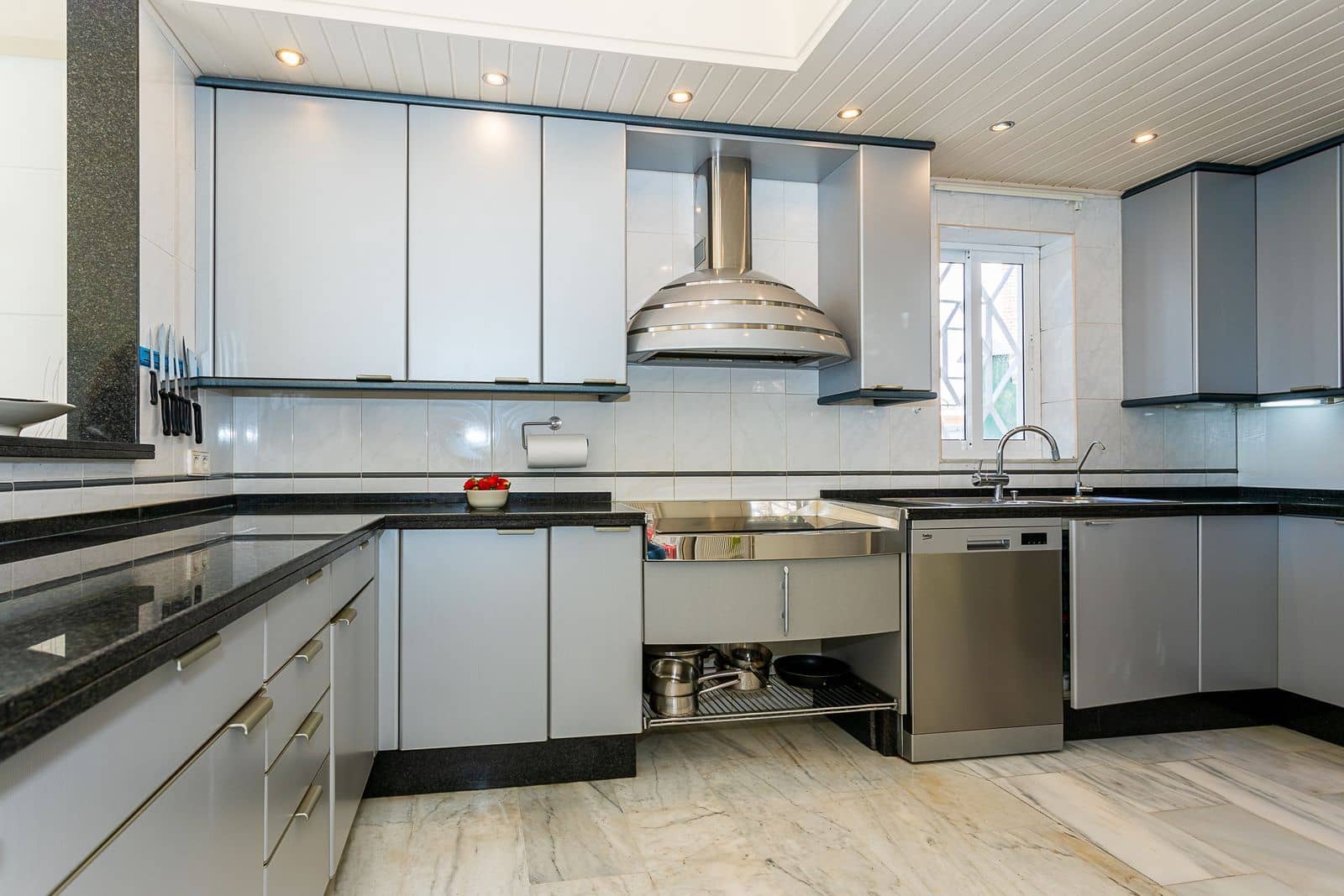 4 soveværelse Byhus til salg i Calahonda med swimmingpool garage - € 545.000 (Ref: 8176283)