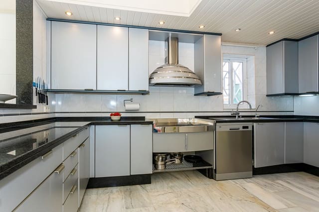 4 Zimmer Haus zu verkaufen in Calahonda, Mijas mit Pool Garage - 545.000 € (Ref: 8176283)