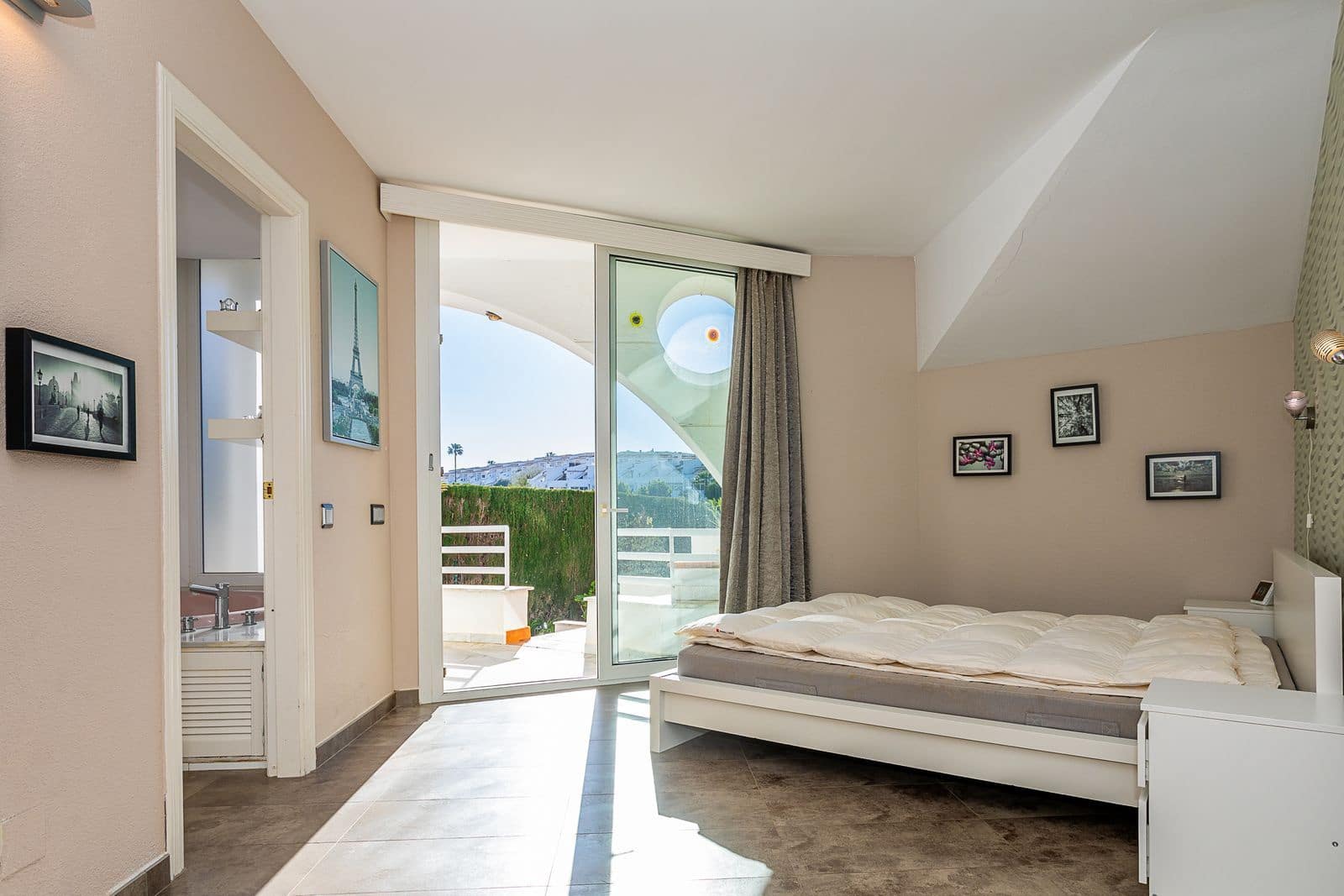 4 soveværelse Byhus til salg i Calahonda med swimmingpool garage - € 545.000 (Ref: 8176283)