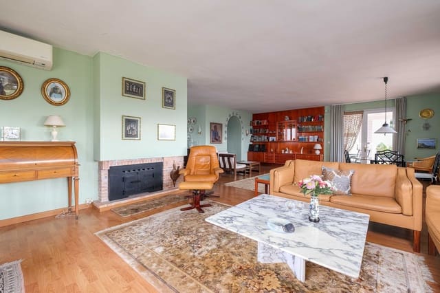 3 sypialnia Willa na sprzedaż w La Capellania, Benalmádena z basenem garażem - 1 450 000 € (Ref: 8185235)