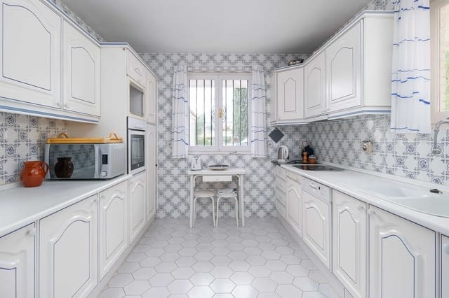 3 sypialnia Willa na sprzedaż w La Capellania, Benalmádena z basenem garażem - 1 450 000 € (Ref: 8185235)