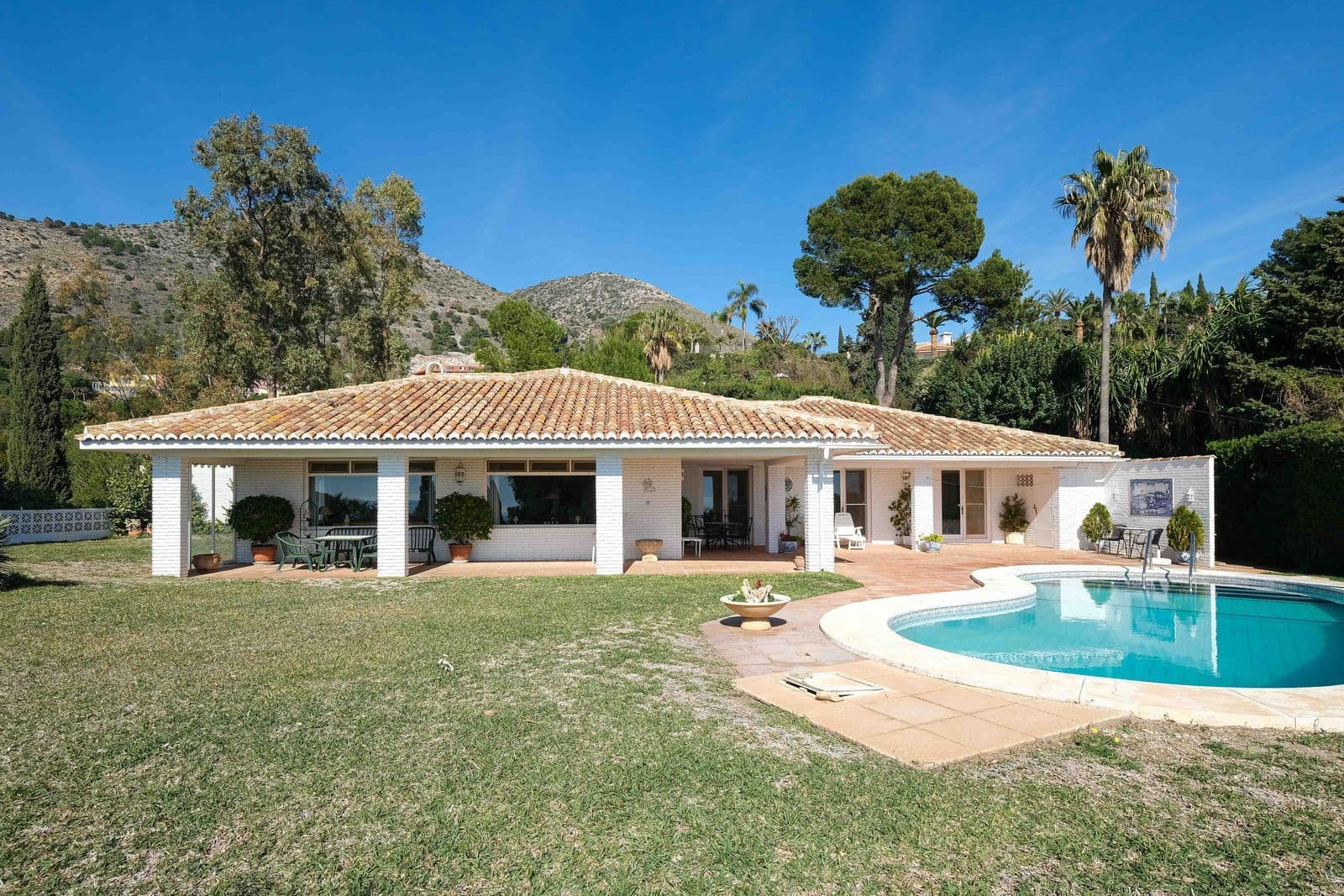 3 soveværelse Villa til salg i La Capellania med swimmingpool garage - € 1.450.000 (Ref: 8185235)