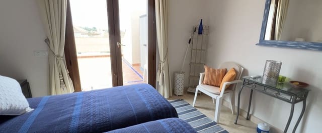 4 sovrum Semi-fristående Villa till salu i El Paraíso, Benahavís med pool garage - 725 000 € (Ref: 8191565)