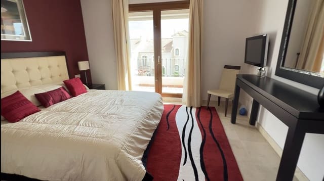 4 sovrum Semi-fristående Villa till salu i El Paraíso, Benahavís med pool garage - 725 000 € (Ref: 8191565)