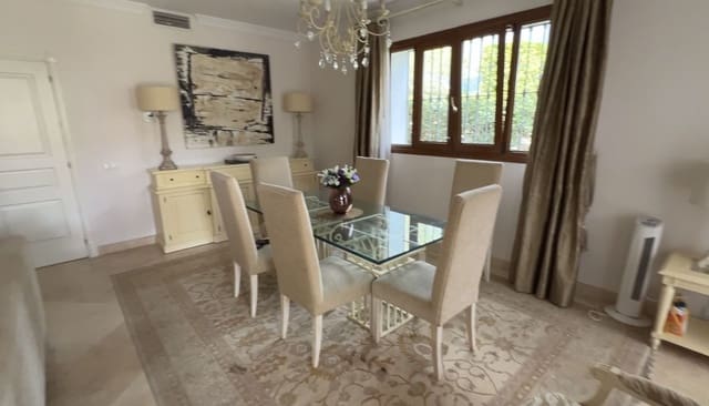 4 sovrum Semi-fristående Villa till salu i El Paraíso, Benahavís med pool garage - 725 000 € (Ref: 8191565)