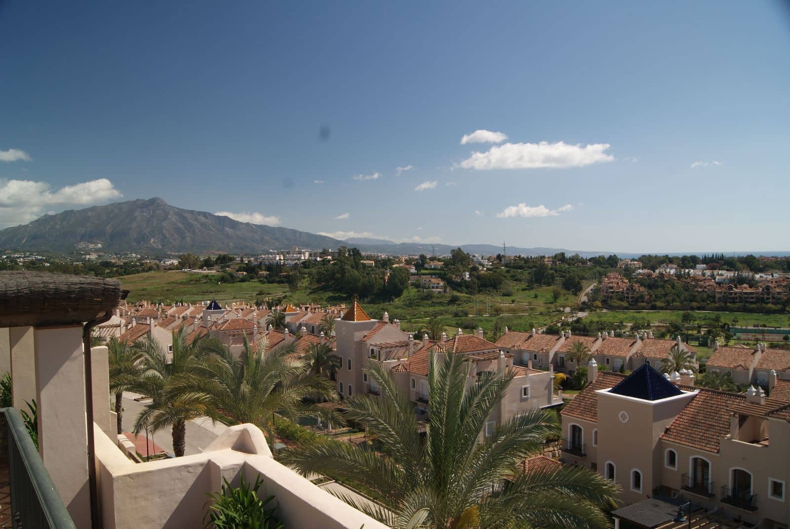 4 soveværelse Semi-Rækkehus til salg i Benahavis med swimmingpool garage - € 725.000 (Ref: 8191565)