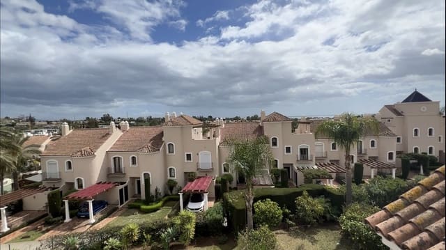 4 sovrum Semi-fristående Villa till salu i El Paraíso, Benahavís med pool garage - 725 000 € (Ref: 8191565)