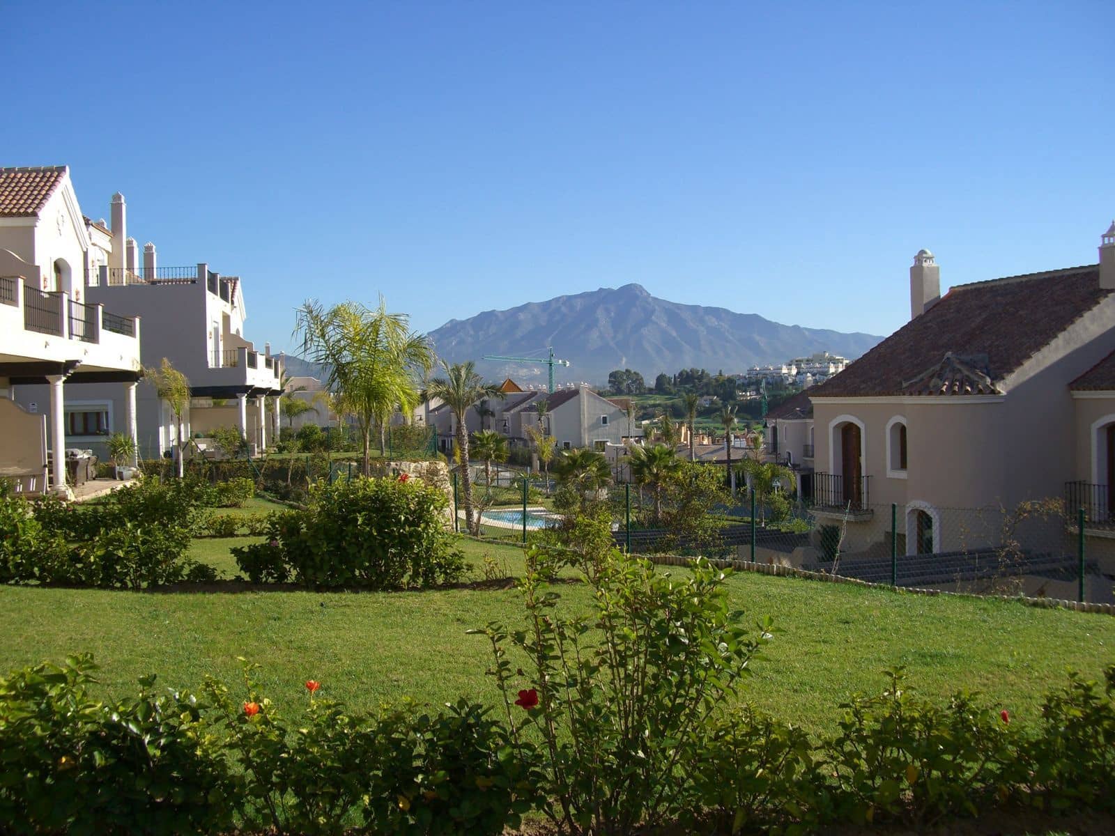 4 soveværelse Semi-Rækkehus til salg i Benahavis med swimmingpool garage - € 725.000 (Ref: 8191565)