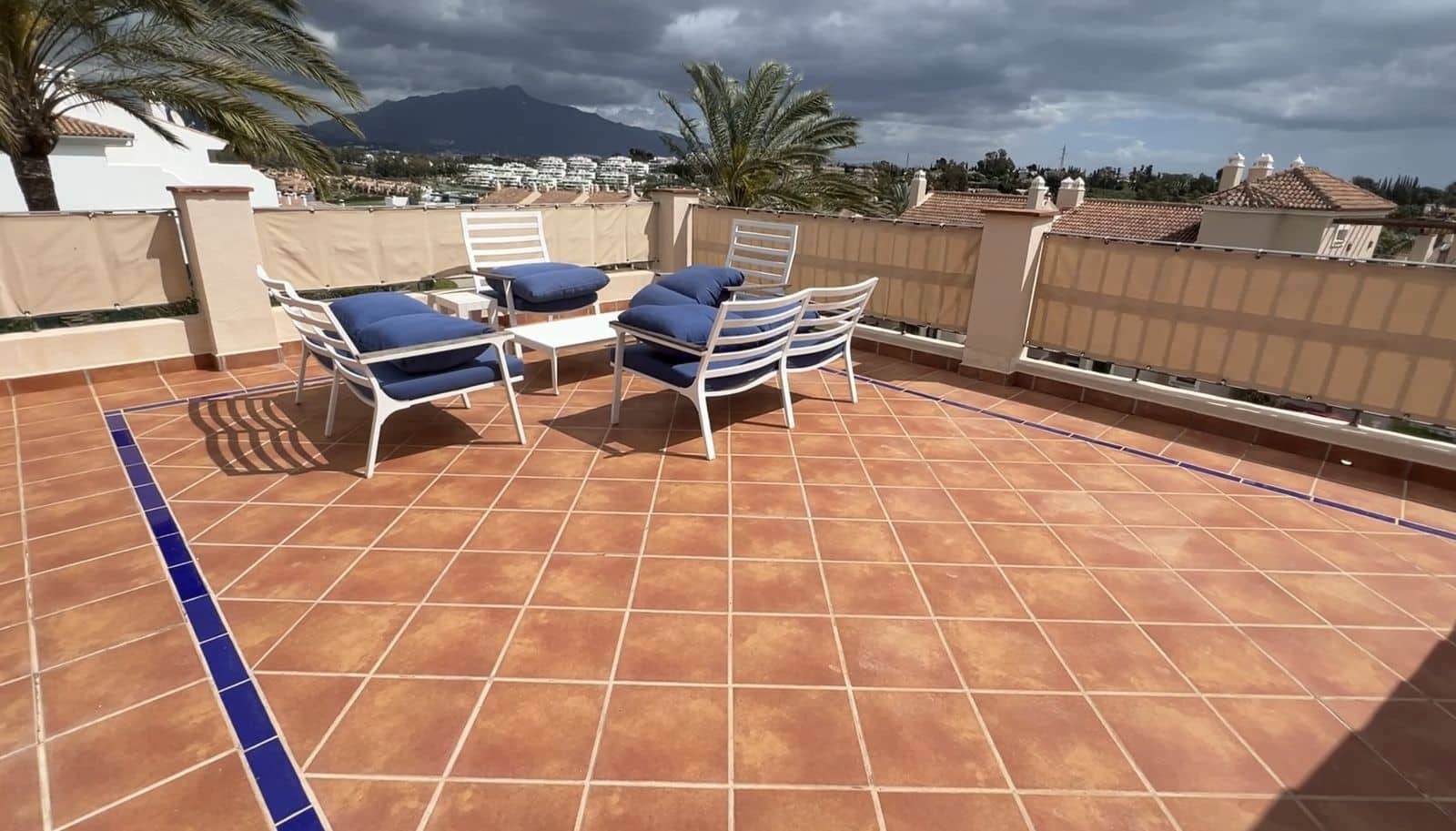 4 soveværelse Semi-Rækkehus til salg i Benahavis med swimmingpool garage - € 725.000 (Ref: 8191565)