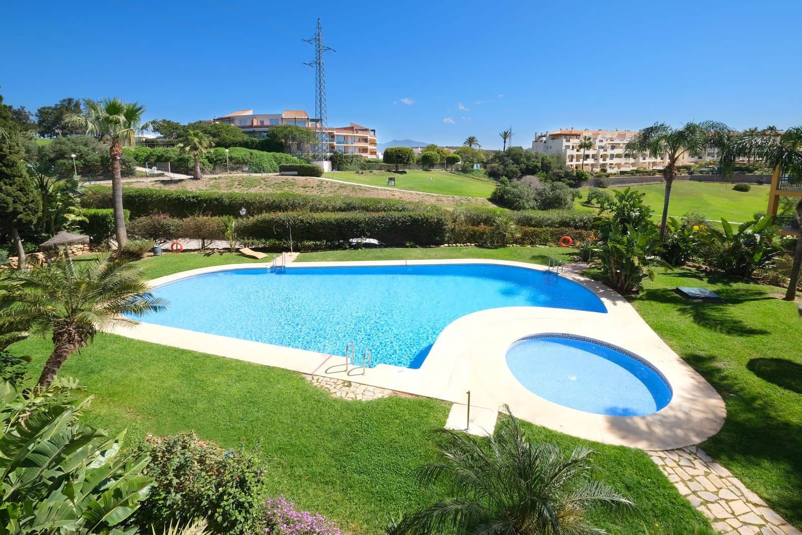 2 soveværelse Lejlighed til salg i Riviera del Sol med swimmingpool garage - € 296.000 (Ref: 8191571)