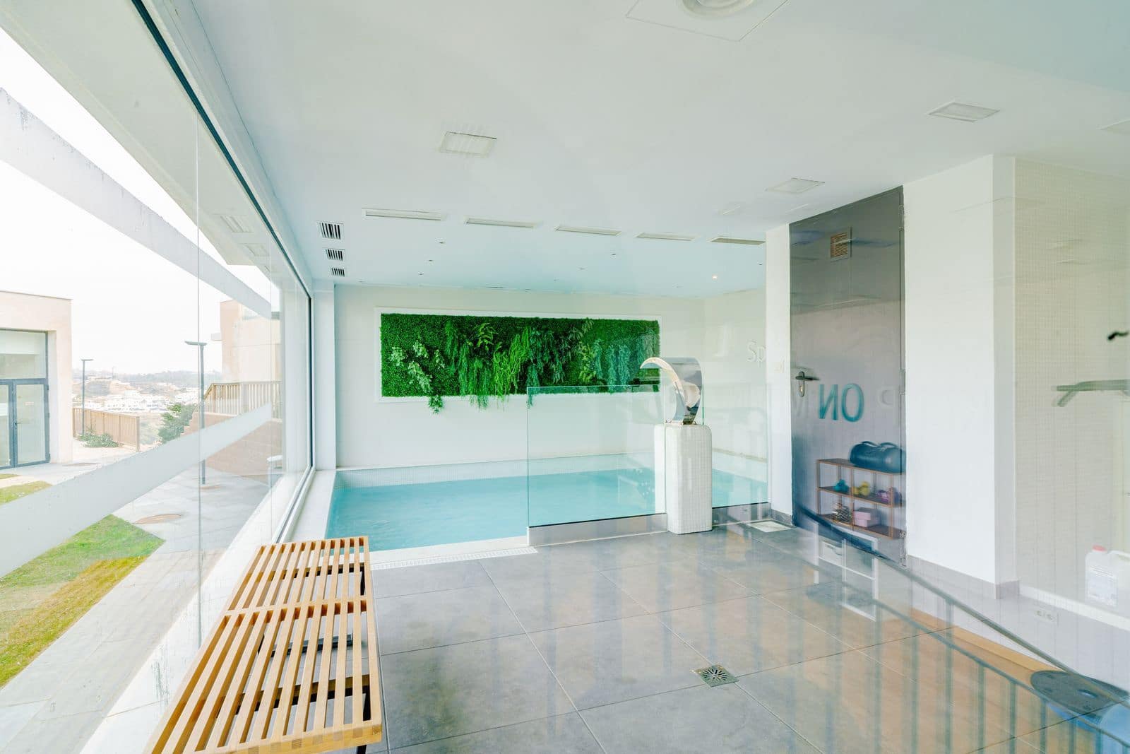 2 soverom Leilighet til salgs i La Cala Hills med svømmebasseng garasje - € 399 000 (Ref: 8205412)