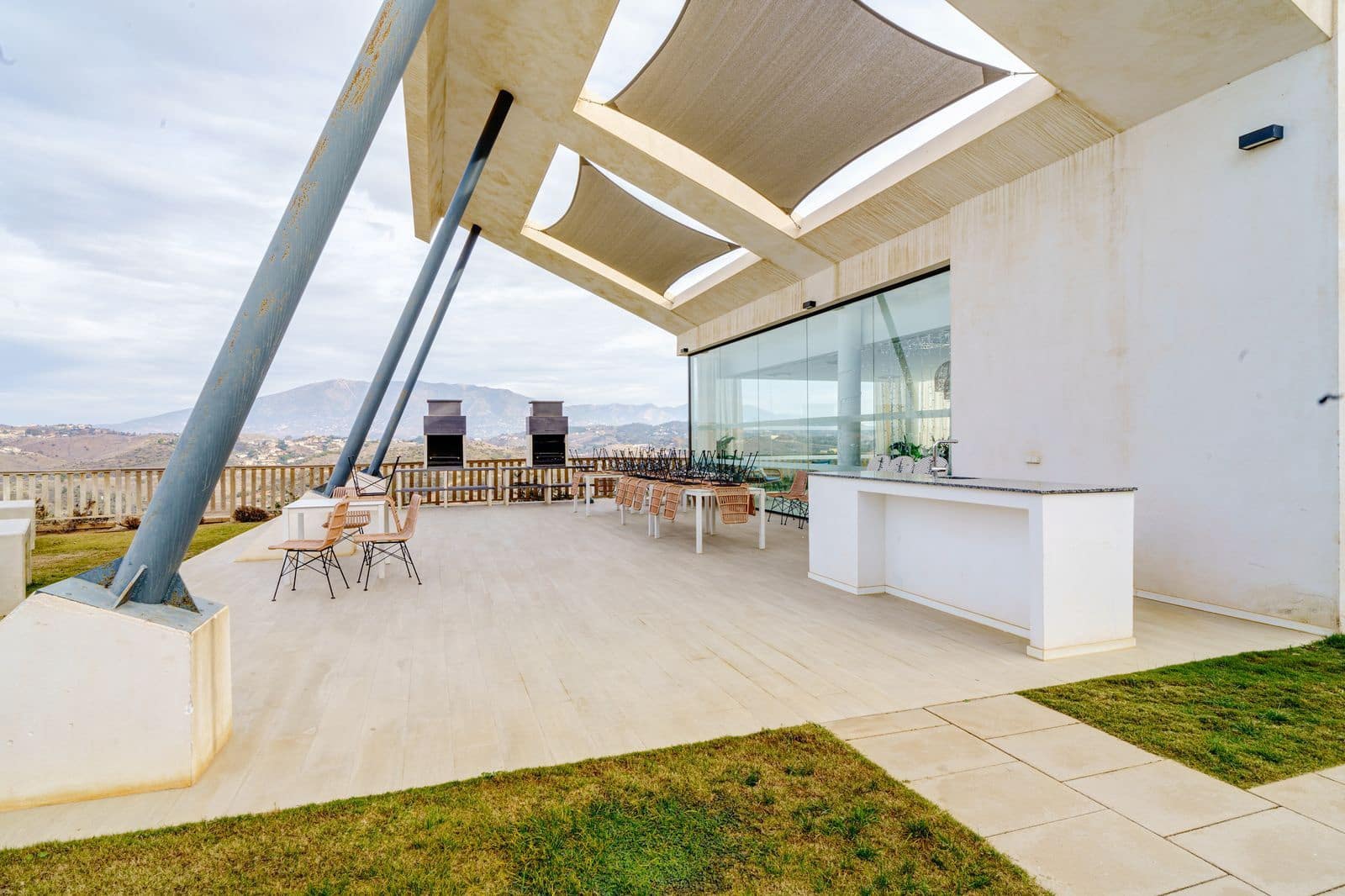 2 soverom Leilighet til salgs i La Cala Hills med svømmebasseng garasje - € 399 000 (Ref: 8205412)