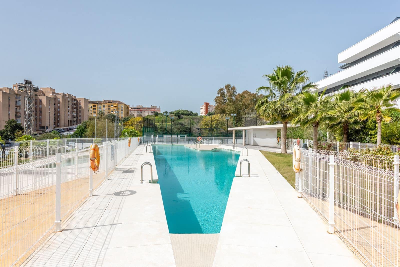 2 chambre Appartement à vendre à Estepona avec piscine garage - 320 000 € (Ref: 8205417)