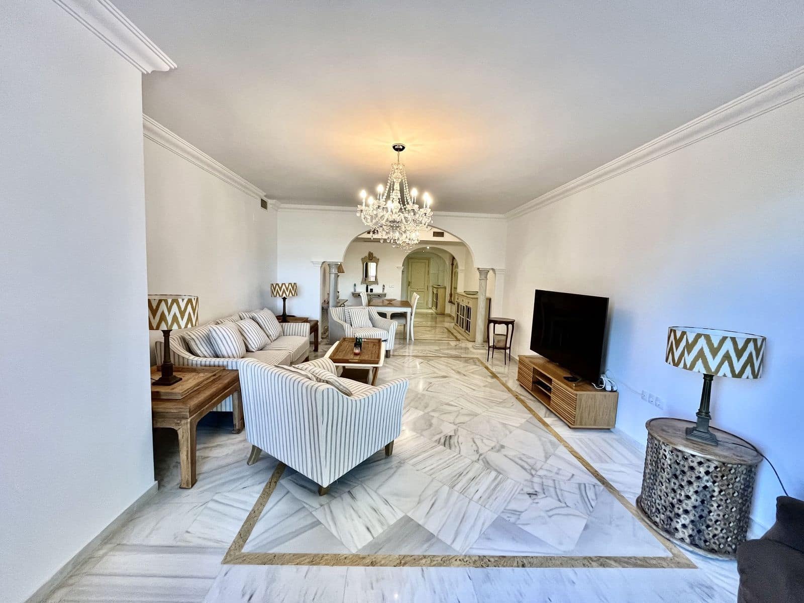 2 makuuhuone Huoneisto myytävänä paikassa Nueva Andalucia mukana uima-altaan 
autotalli - 480 000 € (Ref: 8207638)