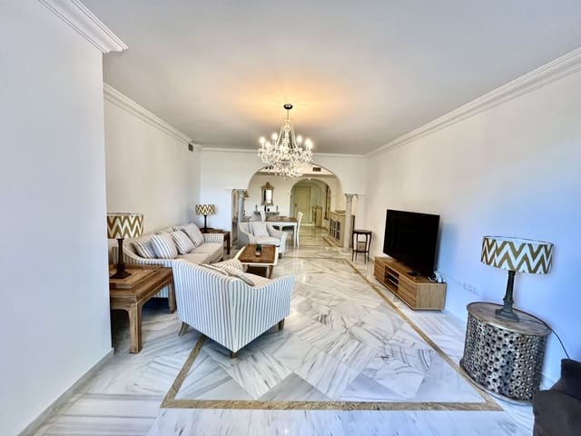 2 makuuhuone Huoneisto myytävänä paikassa Nueva Andalucia, Marbella mukana uima-altaan 
autotalli - 480 000 € (Ref: 8207638)