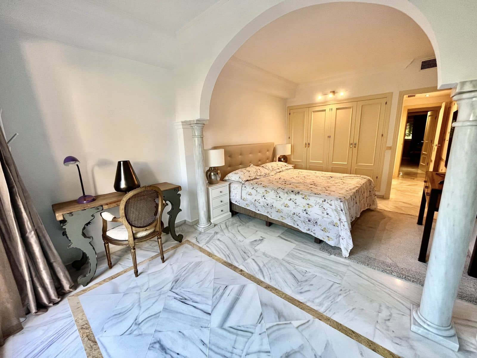 2 makuuhuone Huoneisto myytävänä paikassa Nueva Andalucia mukana uima-altaan 
autotalli - 480 000 € (Ref: 8207638)