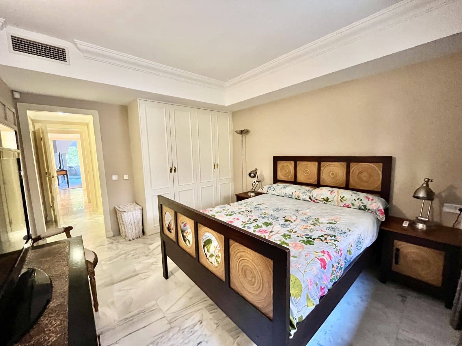 2 makuuhuone Huoneisto myytävänä paikassa Nueva Andalucia mukana uima-altaan 
autotalli - 480 000 € (Ref: 8207638)