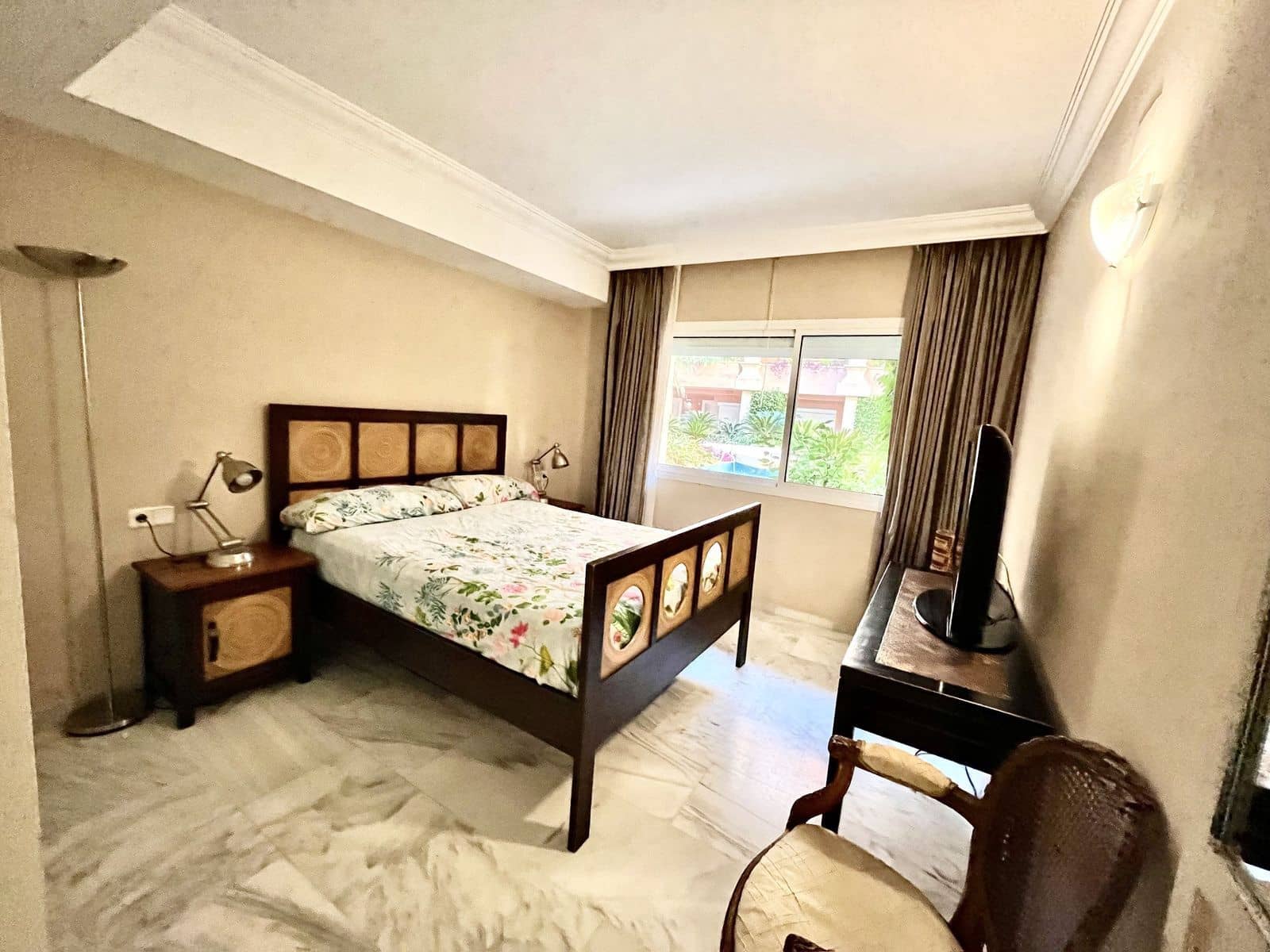 2 makuuhuone Huoneisto myytävänä paikassa Nueva Andalucia mukana uima-altaan 
autotalli - 480 000 € (Ref: 8207638)