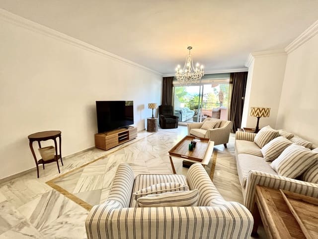 2 makuuhuone Huoneisto myytävänä paikassa Nueva Andalucia, Marbella mukana uima-altaan 
autotalli - 480 000 € (Ref: 8207638)