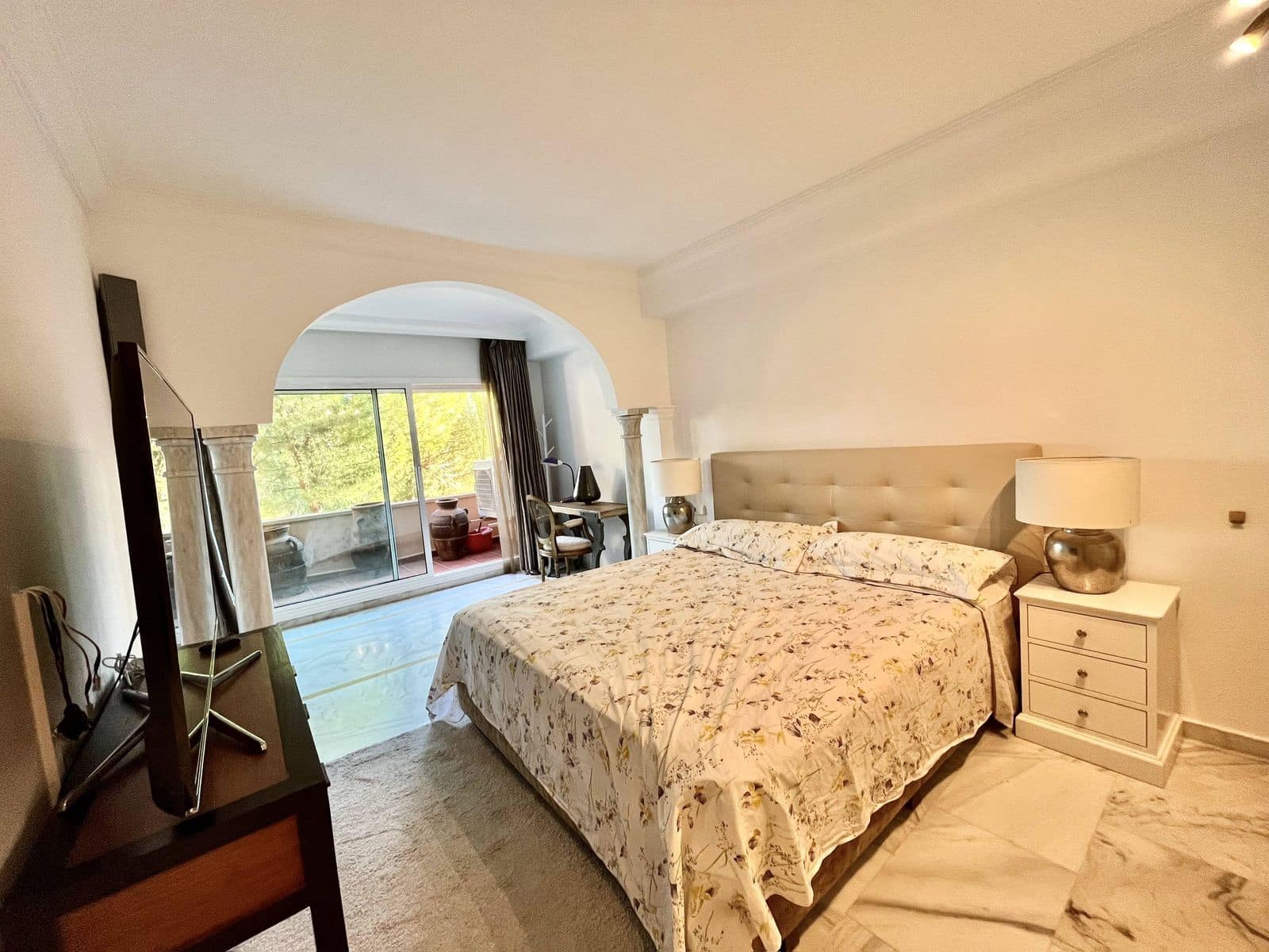 2 makuuhuone Huoneisto myytävänä paikassa Nueva Andalucia mukana uima-altaan 
autotalli - 480 000 € (Ref: 8207638)