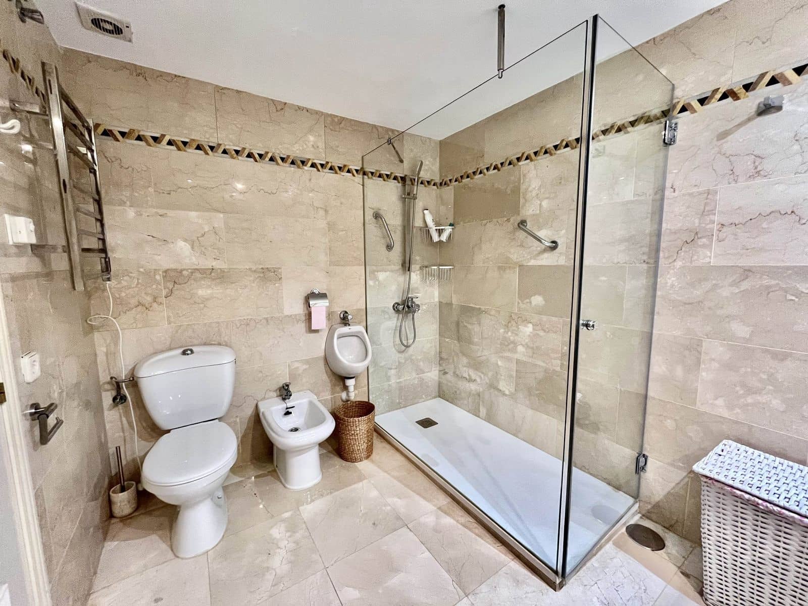 2 makuuhuone Huoneisto myytävänä paikassa Nueva Andalucia mukana uima-altaan 
autotalli - 480 000 € (Ref: 8207638)