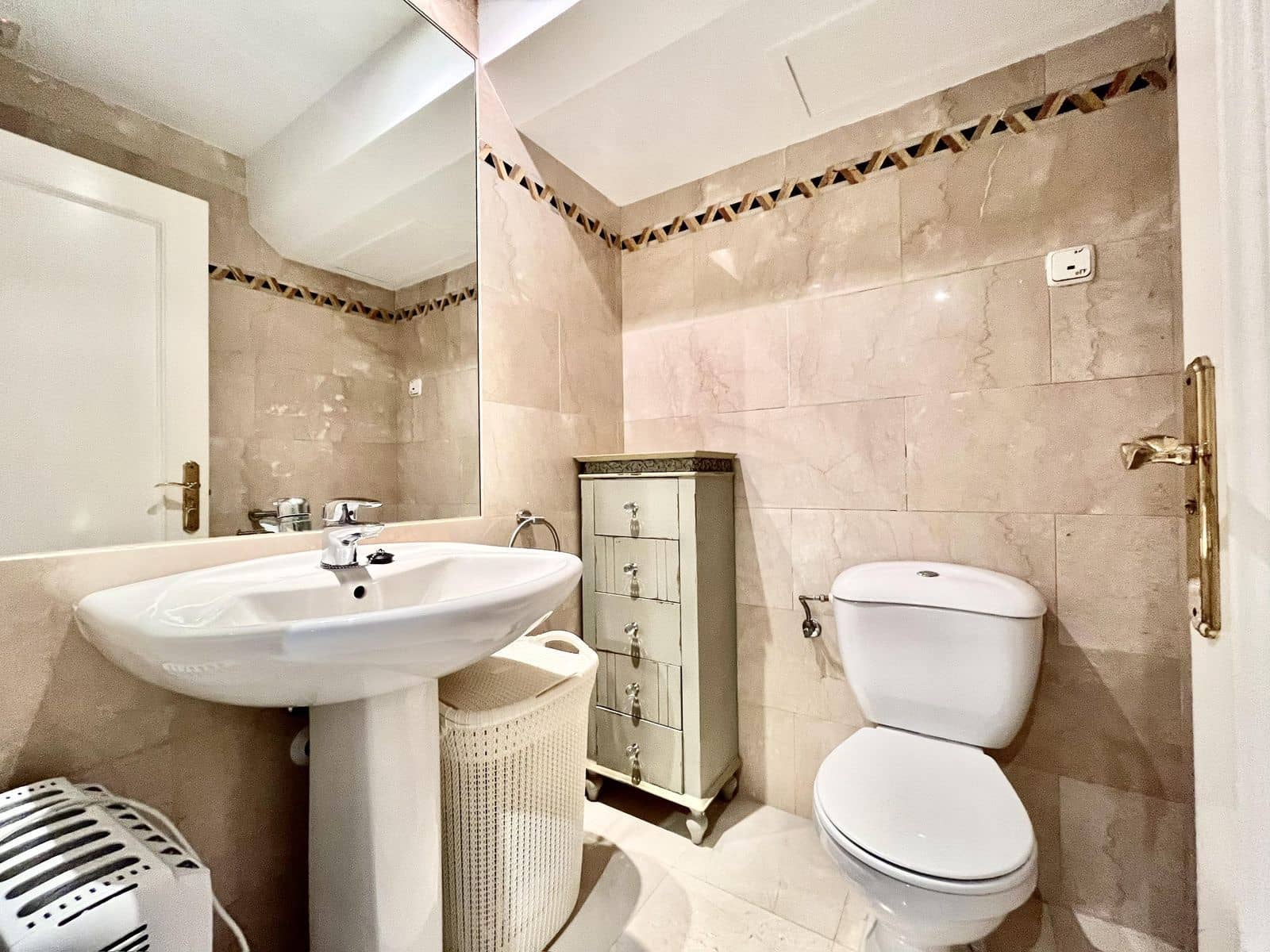 2 makuuhuone Huoneisto myytävänä paikassa Nueva Andalucia mukana uima-altaan 
autotalli - 480 000 € (Ref: 8207638)