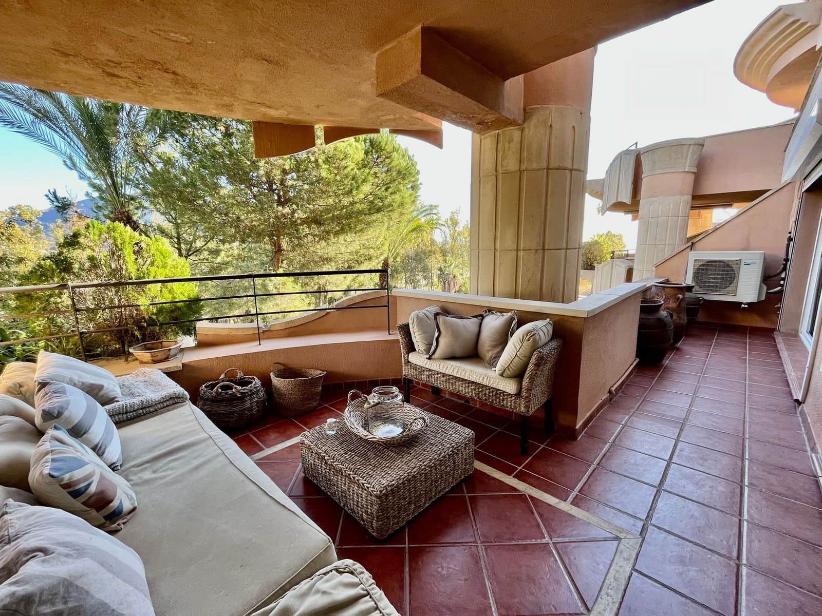 2 makuuhuone Huoneisto myytävänä paikassa Nueva Andalucia mukana uima-altaan 
autotalli - 480 000 € (Ref: 8207638)