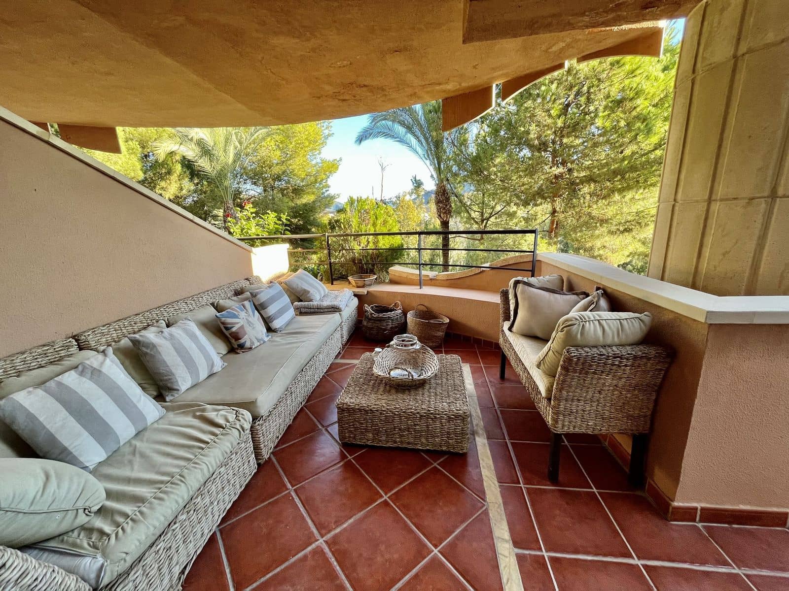 2 makuuhuone Huoneisto myytävänä paikassa Nueva Andalucia mukana uima-altaan 
autotalli - 480 000 € (Ref: 8207638)