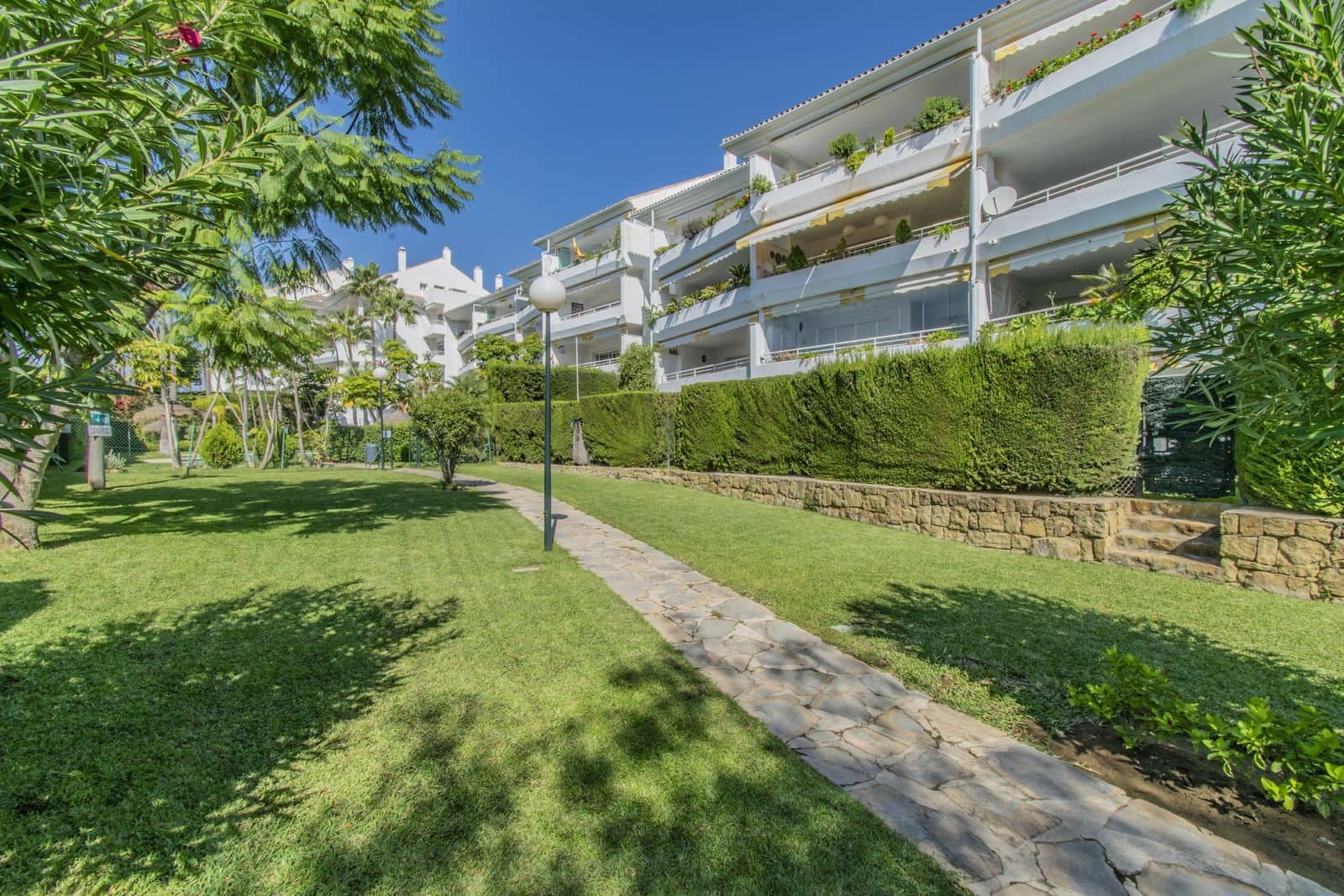 3 soveværelse Lejlighed til salg i Guadalmina med swimmingpool garage - € 559.000 (Ref: 8207640)