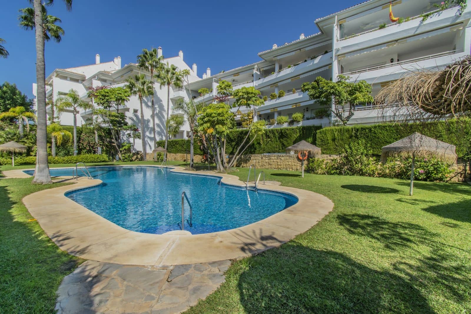 3 soveværelse Lejlighed til salg i Guadalmina med swimmingpool garage - € 559.000 (Ref: 8207640)