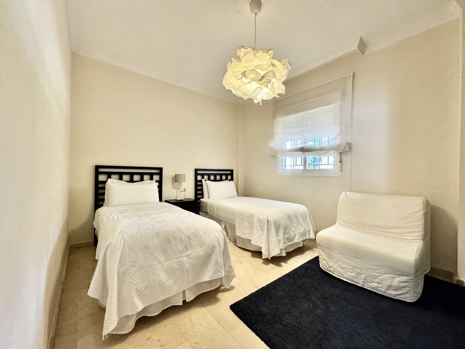 2 soveværelse Lejlighed til salg i Nueva Andalucia med swimmingpool garage - € 390.000 (Ref: 8210207)