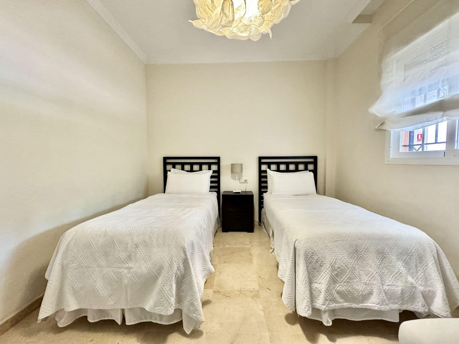 2 soveværelse Lejlighed til salg i Nueva Andalucia med swimmingpool garage - € 390.000 (Ref: 8210207)