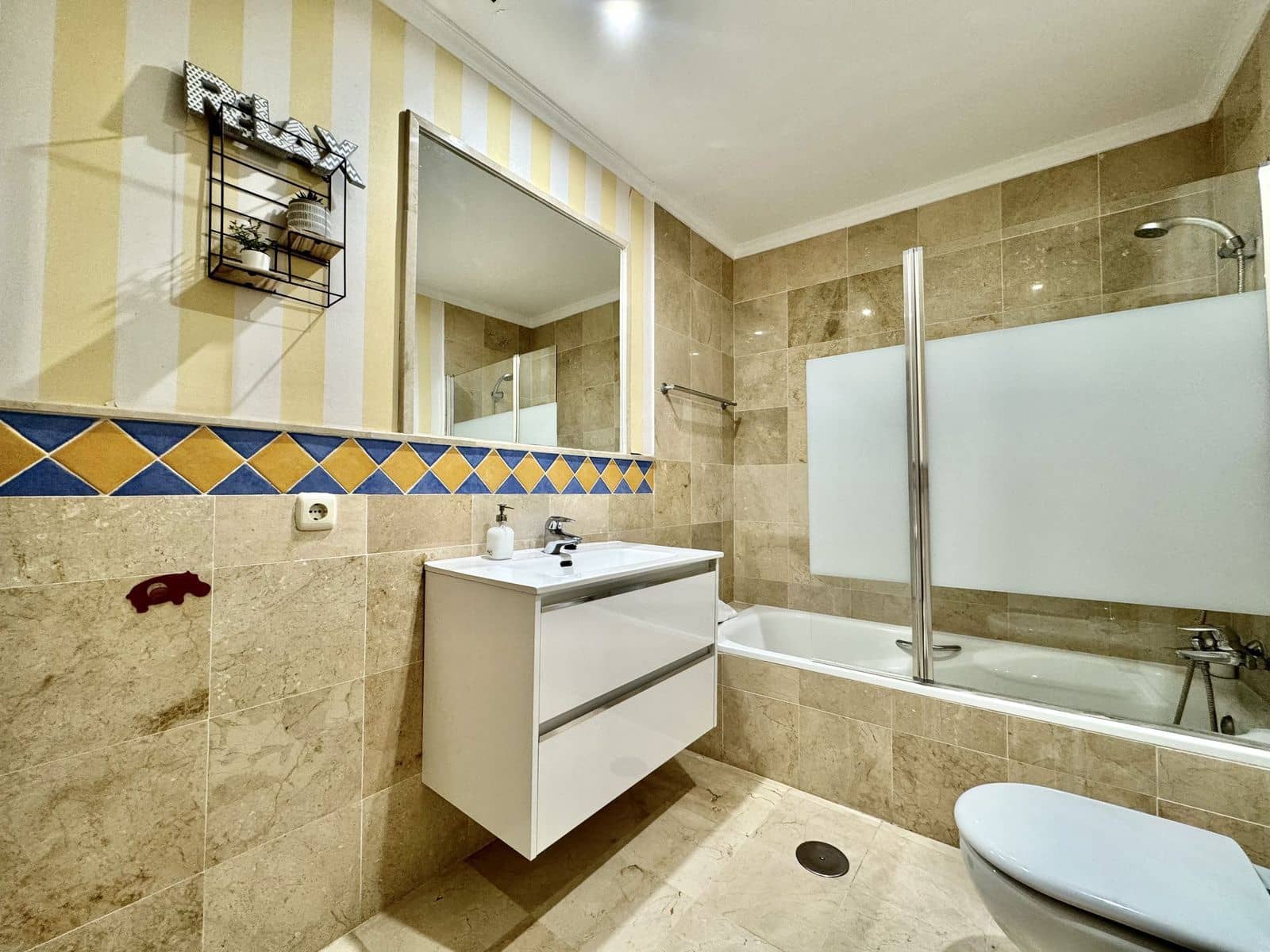 2 soveværelse Lejlighed til salg i Nueva Andalucia med swimmingpool garage - € 390.000 (Ref: 8210207)