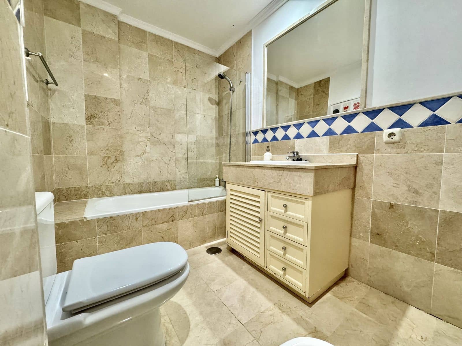 2 soveværelse Lejlighed til salg i Nueva Andalucia med swimmingpool garage - € 390.000 (Ref: 8210207)