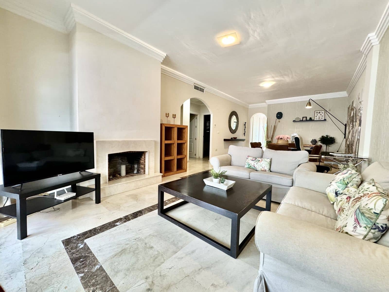 2 soveværelse Lejlighed til salg i Nueva Andalucia med swimmingpool garage - € 390.000 (Ref: 8210207)