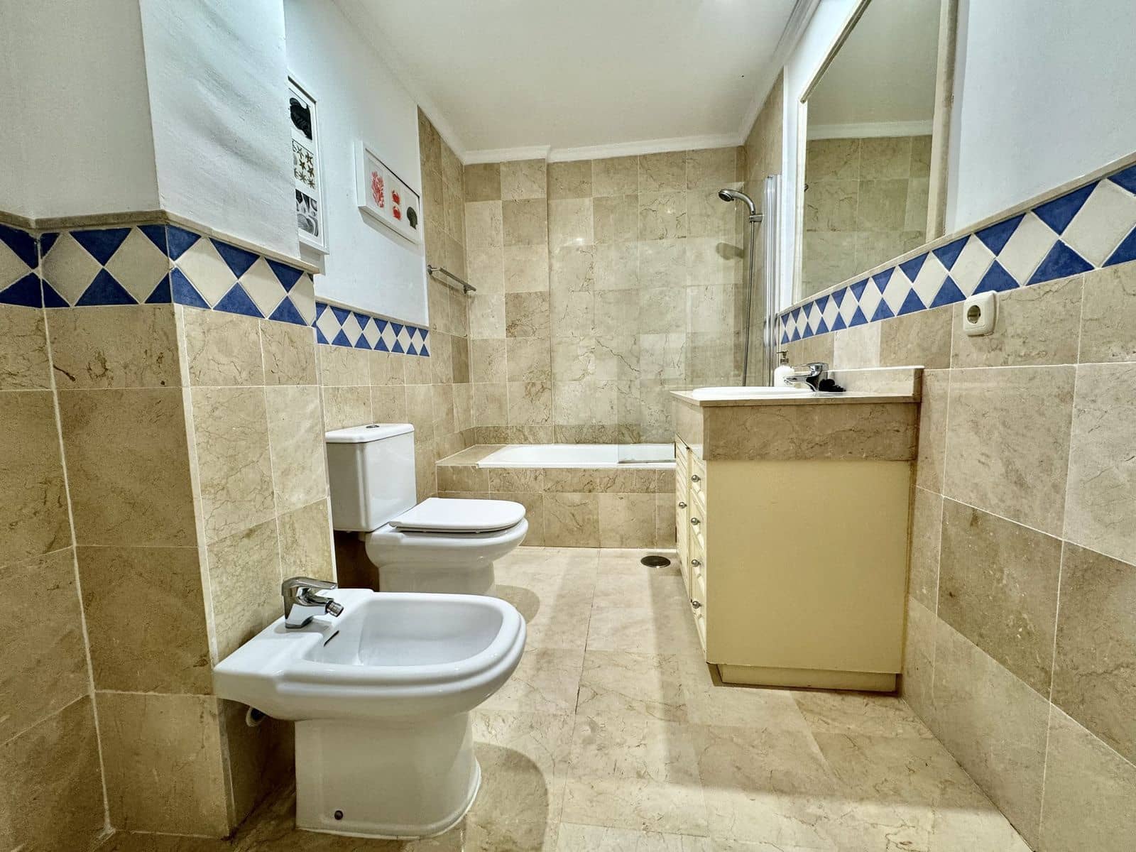 2 soveværelse Lejlighed til salg i Nueva Andalucia med swimmingpool garage - € 390.000 (Ref: 8210207)