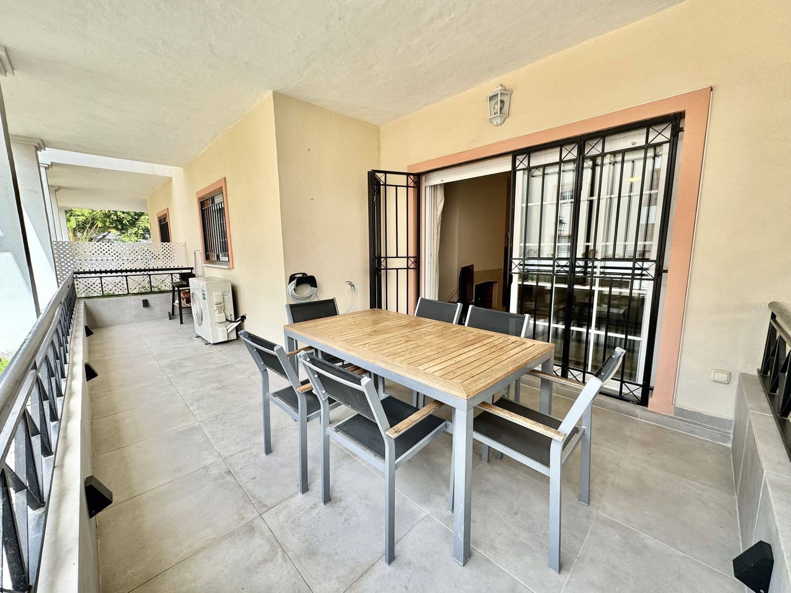 2 soveværelse Lejlighed til salg i Nueva Andalucia med swimmingpool garage - € 390.000 (Ref: 8210207)