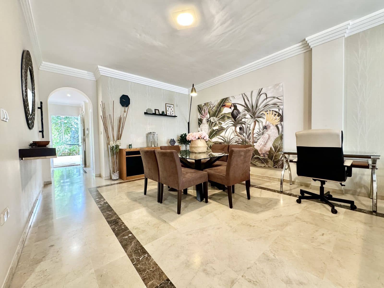 2 soveværelse Lejlighed til salg i Nueva Andalucia med swimmingpool garage - € 390.000 (Ref: 8210207)