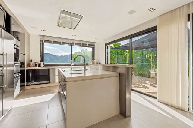 5 slaapkamer Villa te koop in El Paraíso, Benahavís met zwembad garage - € 2.200.000 (Ref: 8212141)