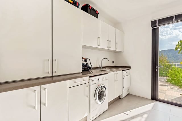 5 slaapkamer Villa te koop in El Paraíso, Benahavís met zwembad garage - € 2.200.000 (Ref: 8212141)