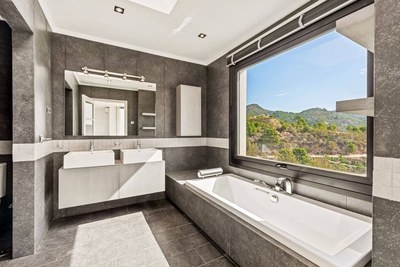 5 soveværelse Villa til salg i Benahavis med swimmingpool garage - € 2.200.000 (Ref: 8212141)