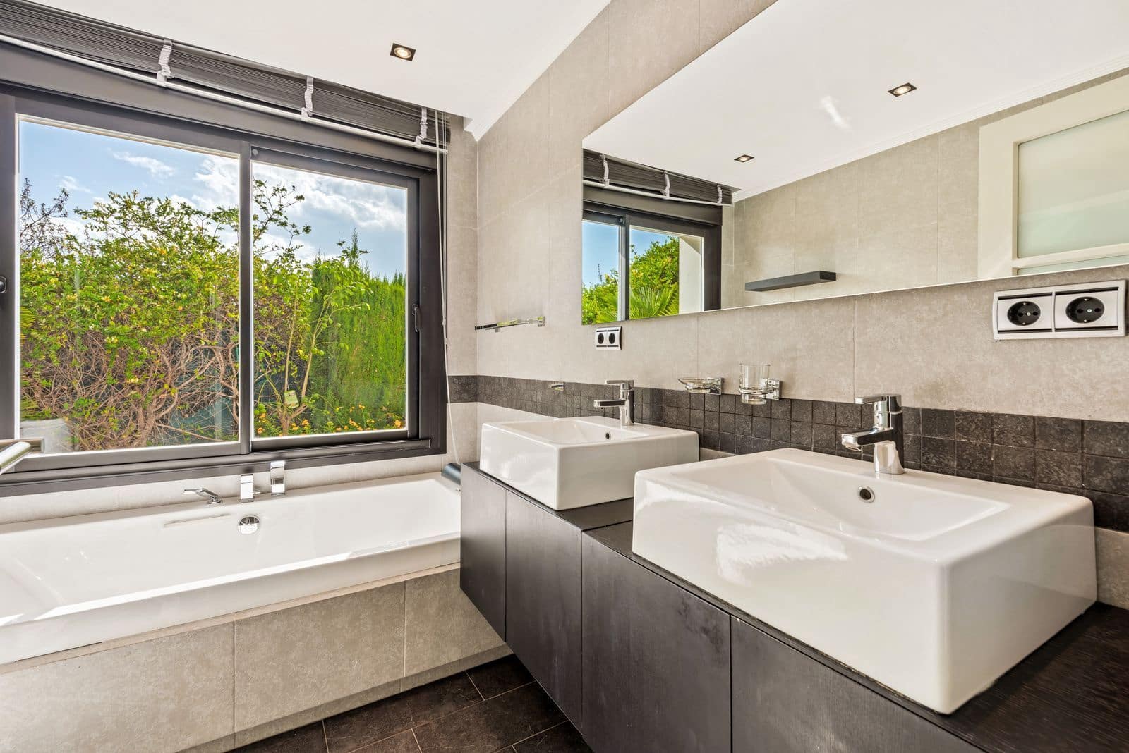 5 soveværelse Villa til salg i Benahavis med swimmingpool garage - € 2.200.000 (Ref: 8212141)