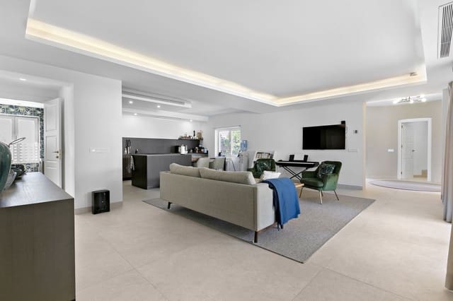 5 soverom Villa til salgs i San Pedro de Alcantara, Marbella med svømmebasseng garasje - € 1 975 000 (Ref: 8214837)