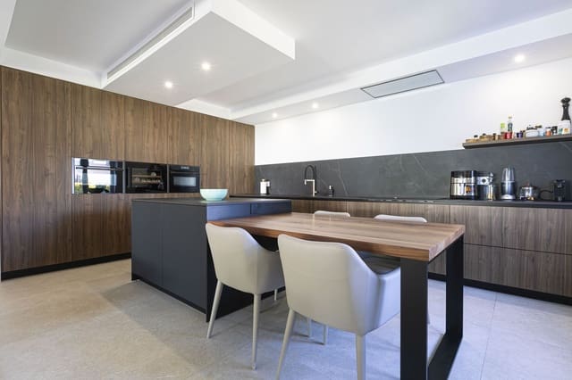 5 soverom Villa til salgs i San Pedro de Alcantara, Marbella med svømmebasseng garasje - € 1 975 000 (Ref: 8214837)