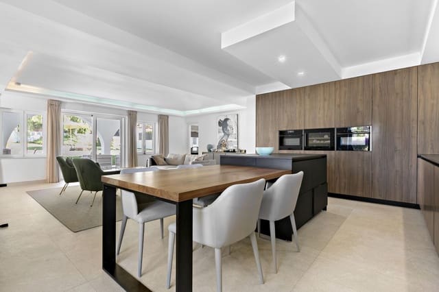 5 soverom Villa til salgs i San Pedro de Alcantara, Marbella med svømmebasseng garasje - € 1 975 000 (Ref: 8214837)