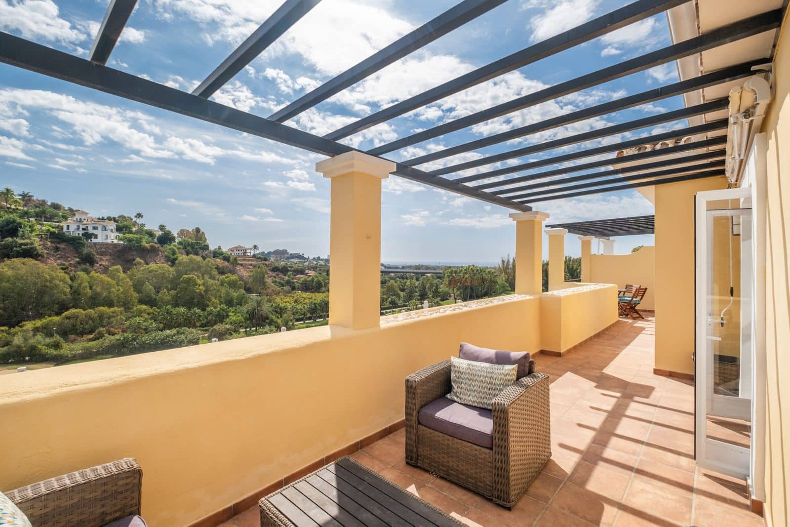 3 makuuhuone Kattohuoneisto myytävänä paikassa La Quinta mukana uima-altaan 
autotalli - 475 000 € (Ref: 8215217)